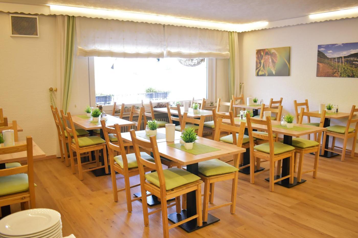 Hotel Emmerich Вининген Екстериор снимка